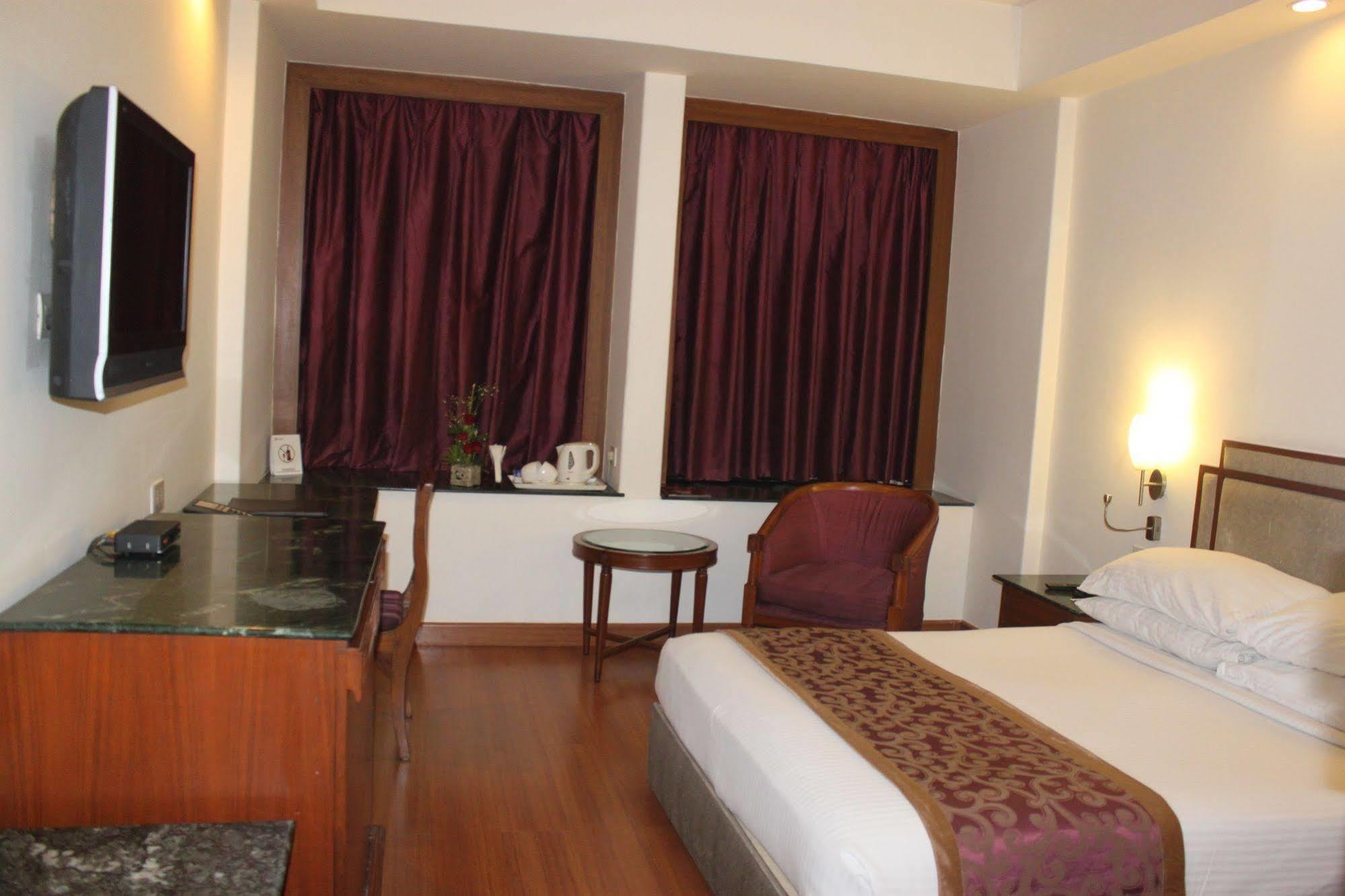 Hotel Maurya Patna Patna  Zewnętrze zdjęcie