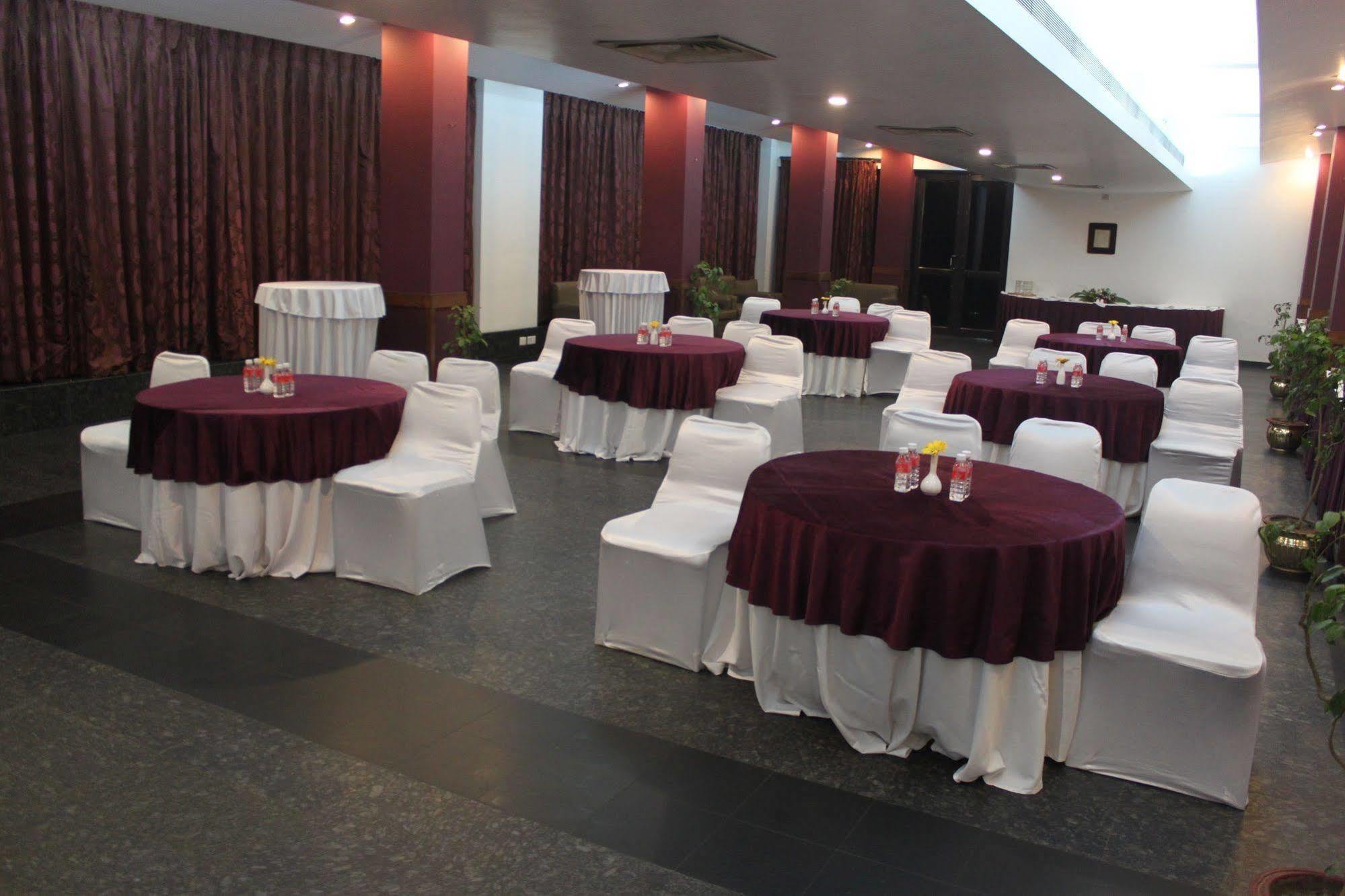 Hotel Maurya Patna Patna  Zewnętrze zdjęcie